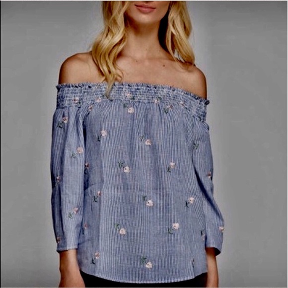 October Love Tops - Last one M 🎈3/20$ BOHO Embroidered🌼denim striped