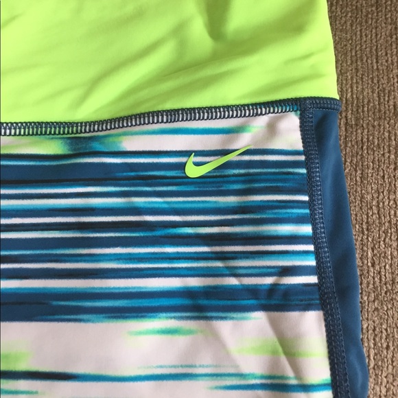 Nike Capri pant - Picture 2 of 3