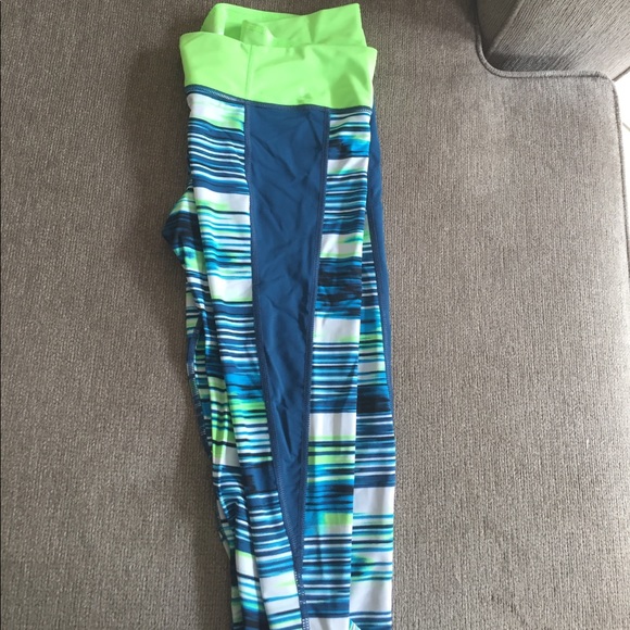 Nike Capri pant - Picture 3 of 3