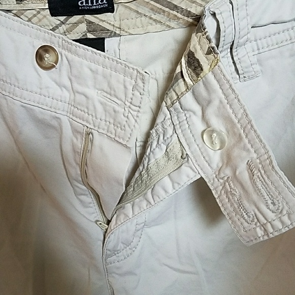 Shorts - Picture 3 of 4