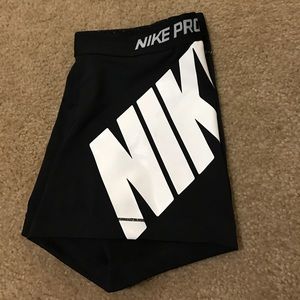 NIKE WORKOUT SHORTS