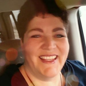 Meet your Posher, Elise