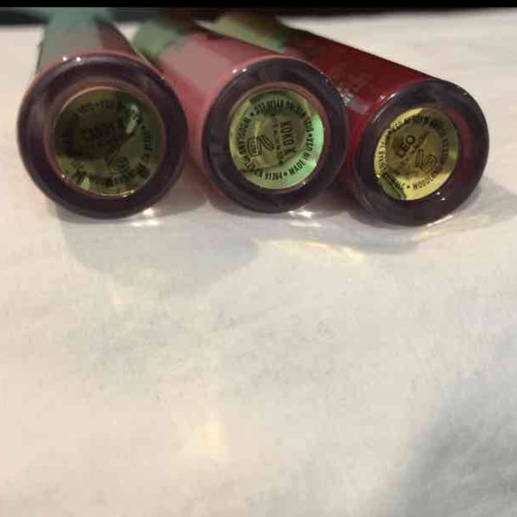 Kylie Cosmetics – Holiday Edition – Mini Mattes Review  Kylie Mini Mattes