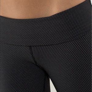 Lululemon deep navy/white check legging w/