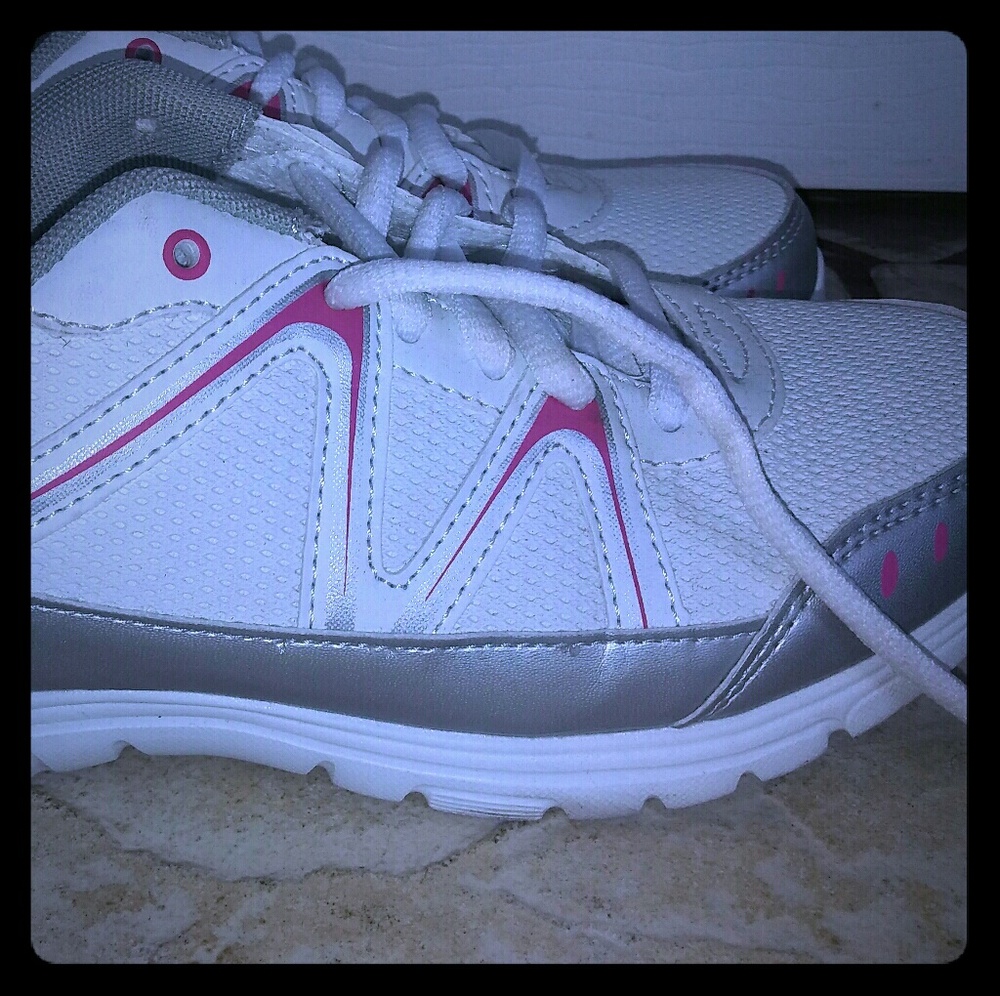 Women's Athletic Shoes