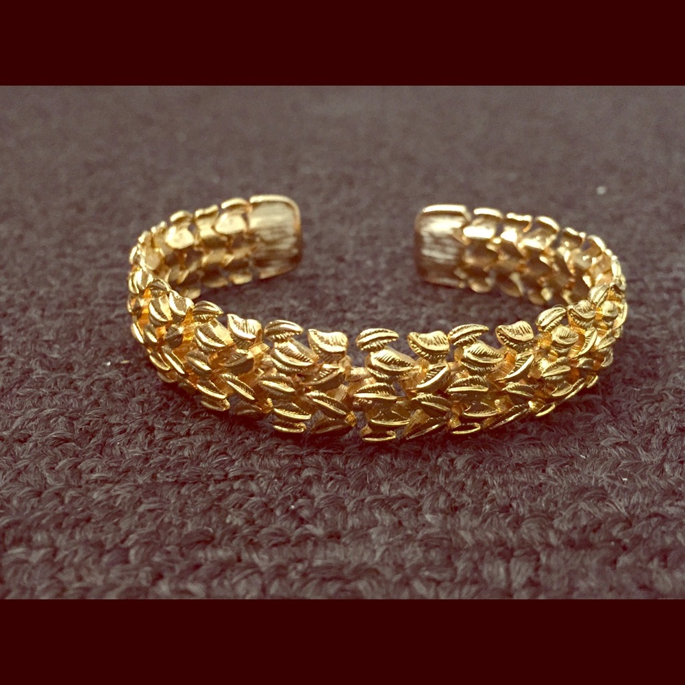 Vintage gold-tone leaf design cuff bracelet