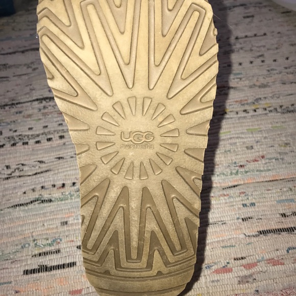 Sand triple bottom Ugg boots - Picture 2 of 7