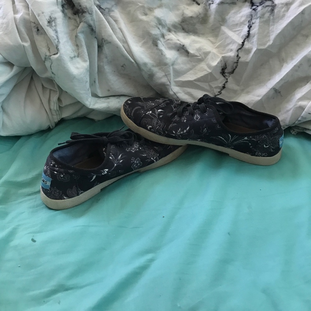 TOMS SNEAKERS