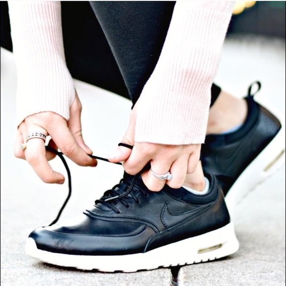 le scarpe nike air max thea apice nero laboratorio poshmark femminili le scarpe nike air max thea apice nero laboratorio poshmark femminili
