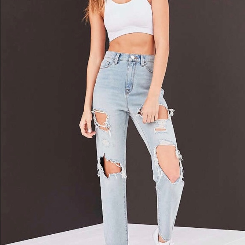 URBAN OUTFITTERS Ripped Boyfriend Jean