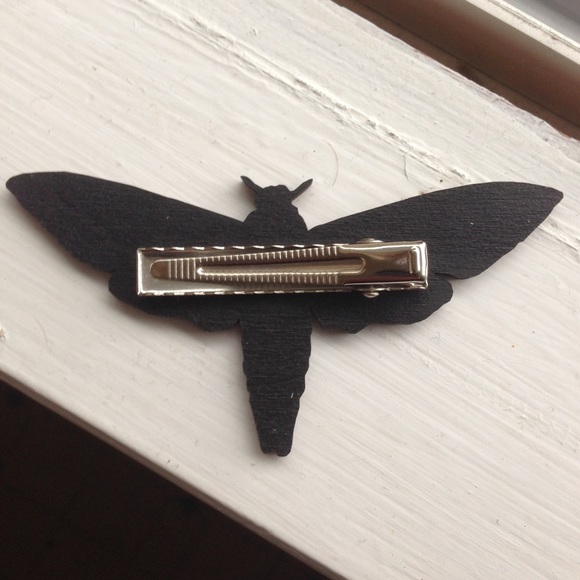 Deaths Head Death Moth Hawk Hair Clip - Picture 5 of 5