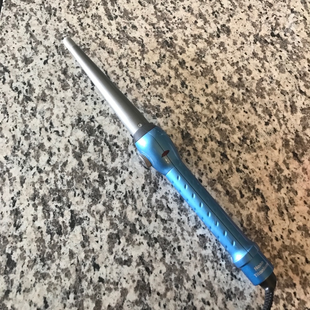 BaBylissPRO Nano Titanium Conicurl Iron