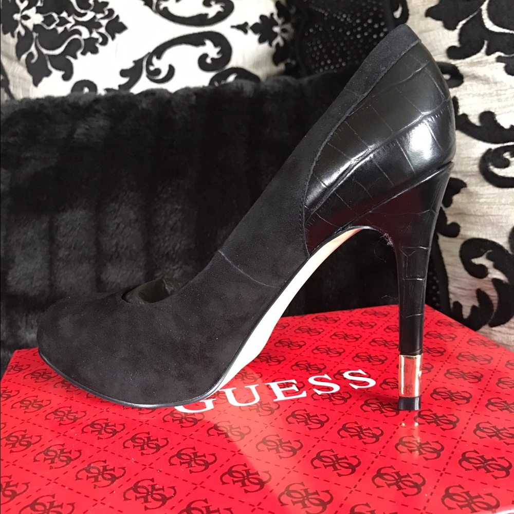 NIB Guess Black Multi Suede Heels👠 runs small