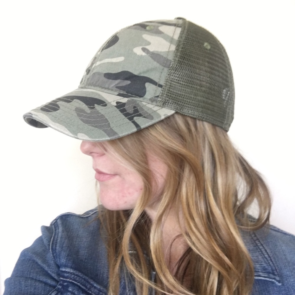 Camo snap back trucker hat