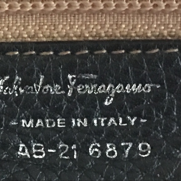 SALVATORE FERRAGAMO LEATHER SHOULDER BAG - Picture 2 of 2