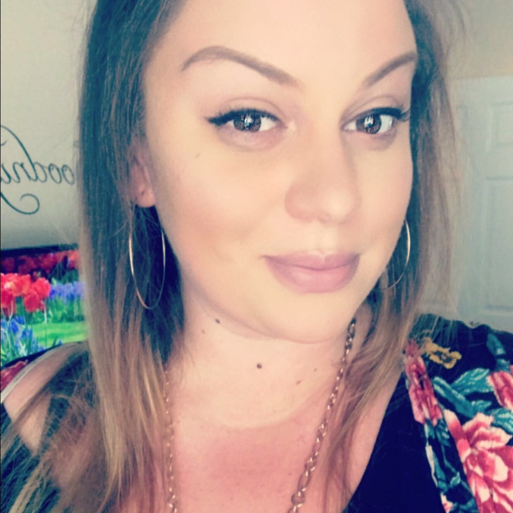 Meet your Posher, Analia