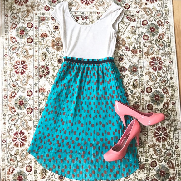 Dresses & Skirts - Super fun spring dress!