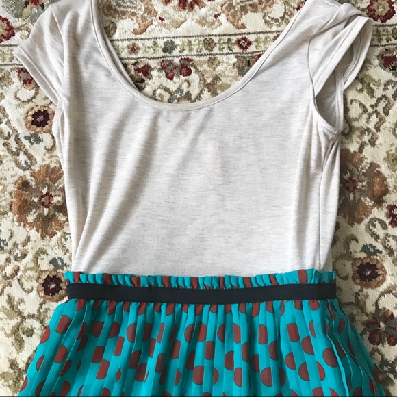 Super fun spring dress! - Picture 2 of 2