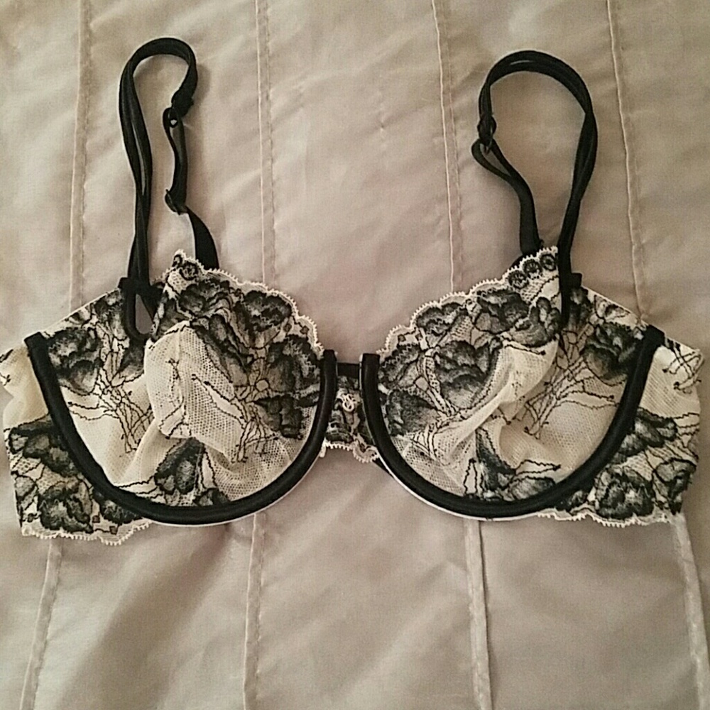 Victorias secret size 36c lace bra with underwire