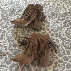 Cute fringe open toe bottie