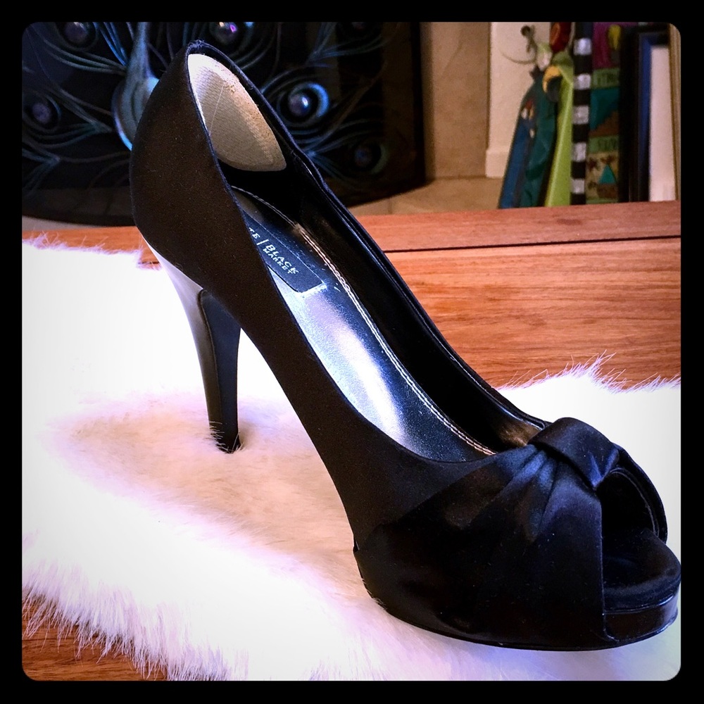 🖤BRAND NEW Black SILK Dress Heels