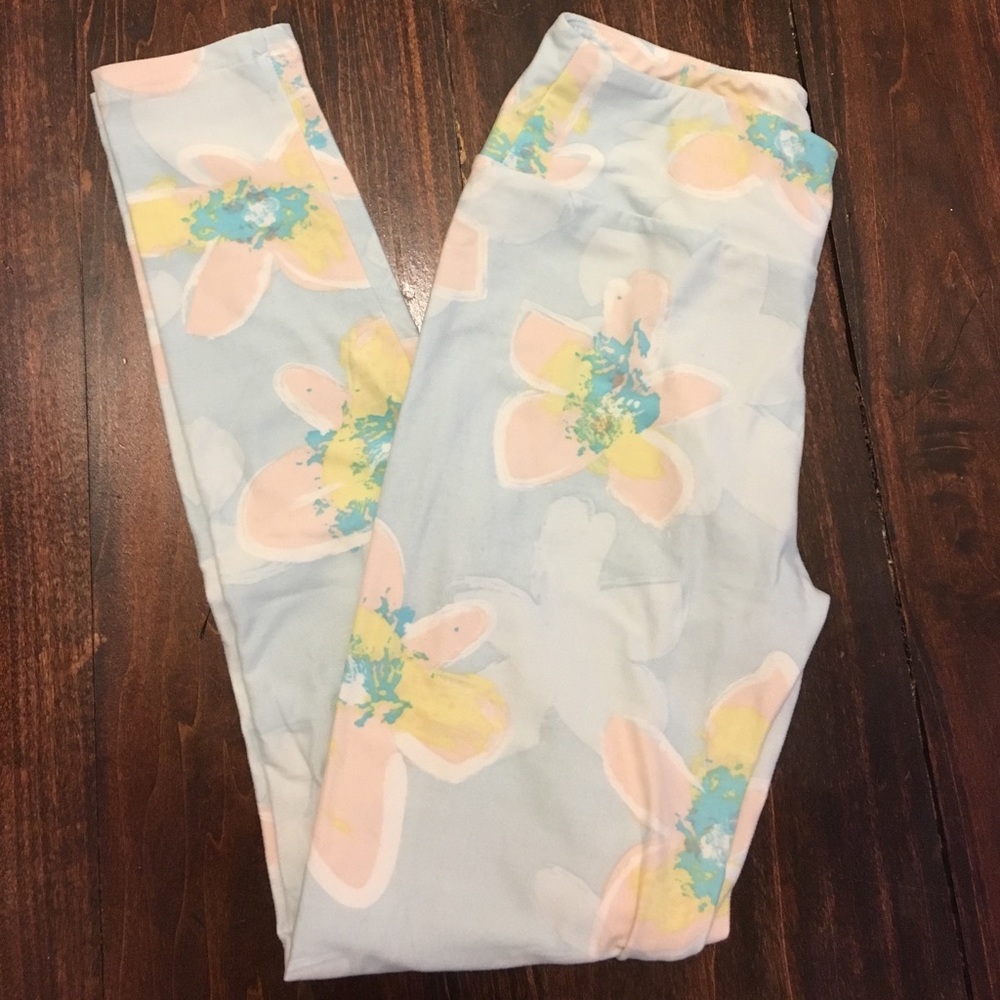 Pastel color floral Lularoe Os leggings