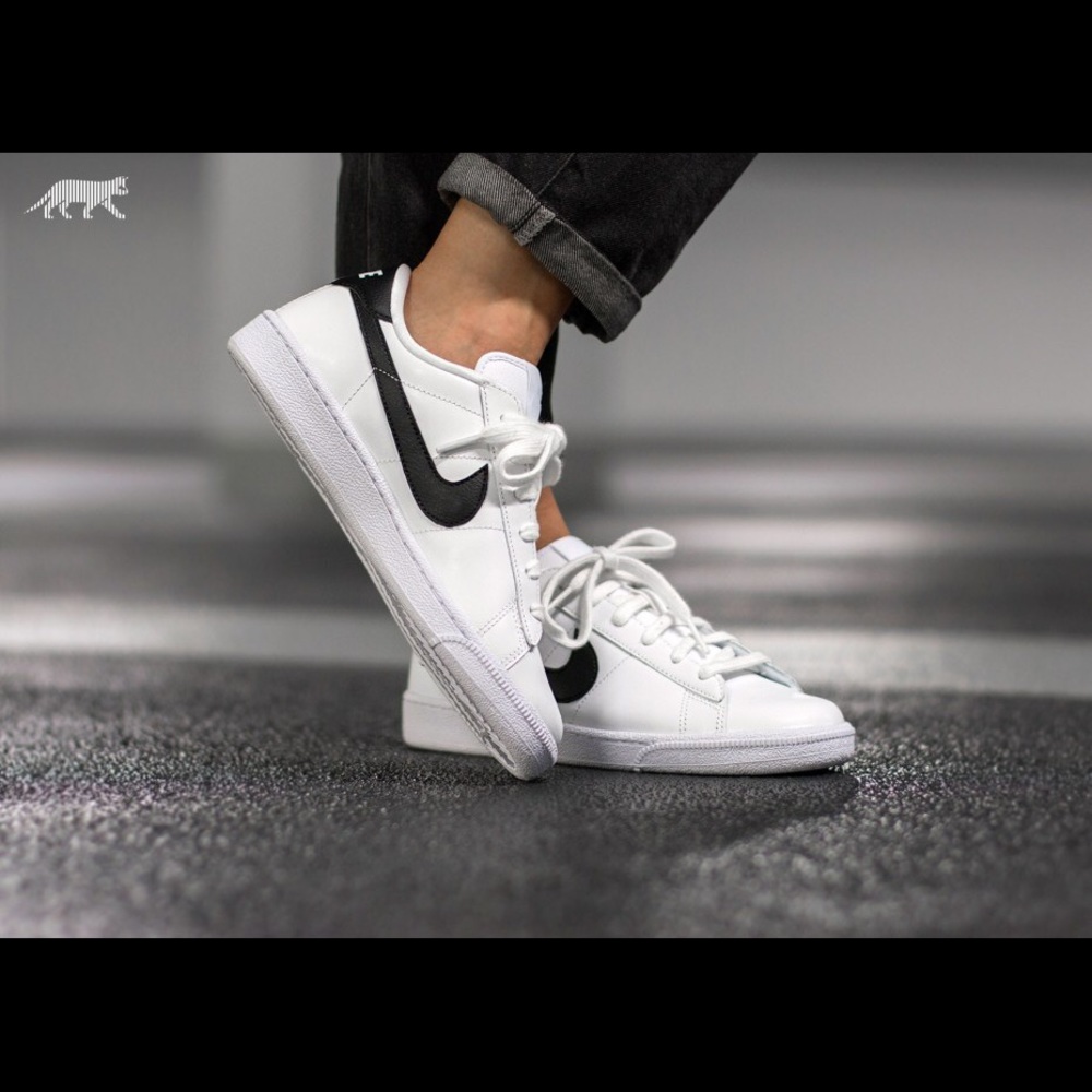 NIKE WOMENS TENNIS CLASSIC SHOES WHITE BLACK NEW - Picture 4 of 4