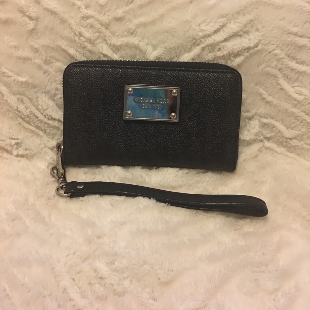 Michael Kors Smartphone Wristlet