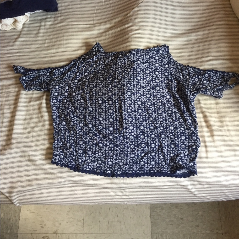Off-Shoulder shirt