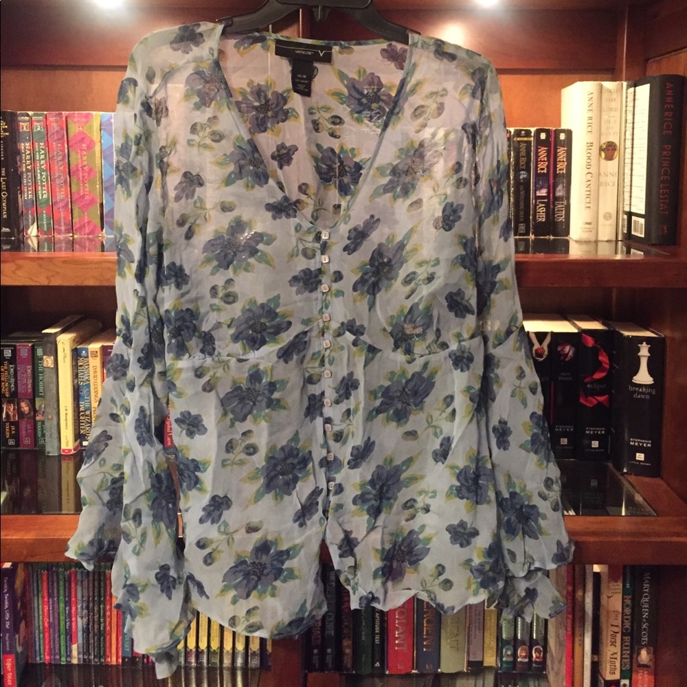 Beautiful Flutter Sleeve Blouse size 14/16