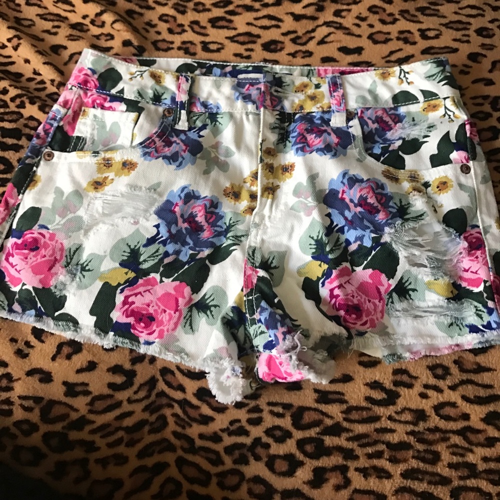 Adorable Flower Shorts!