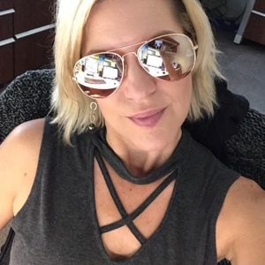 Meet your Posher, Roxanne