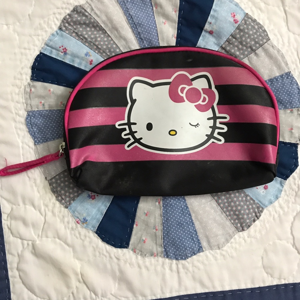 Hello Kitty Cosmetic Bag 💢 Donating This Weekend