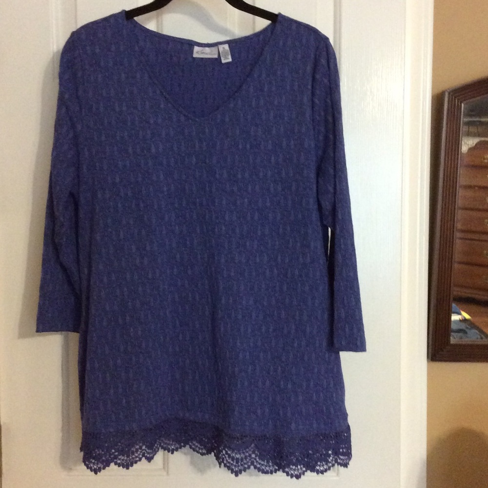 Medium blue v-neck 3/4 sleeve top with lace border