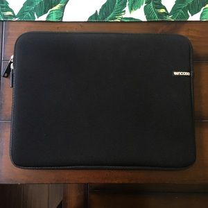 Incase computer sleeve