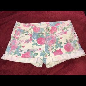 Size 9, Cute and Comfortable Flower Pattern Shorts