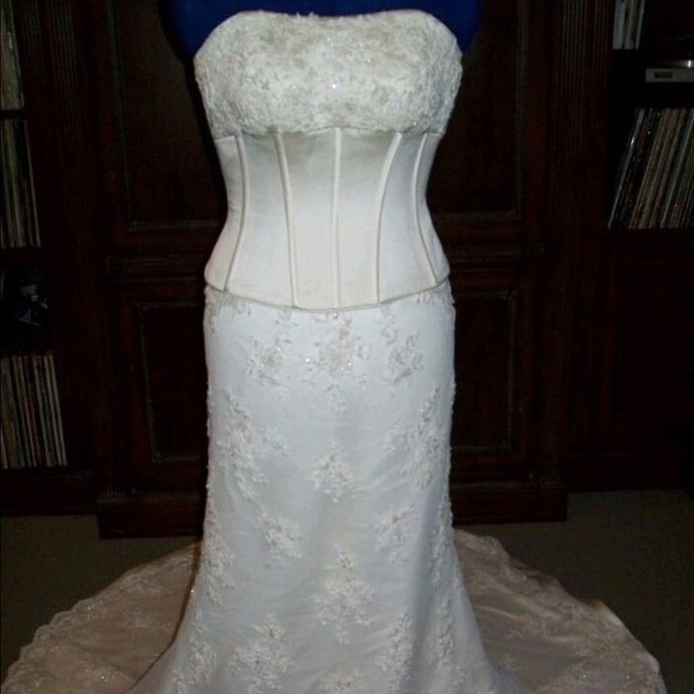 Oleg Cassini wedding dress NWT Never worn