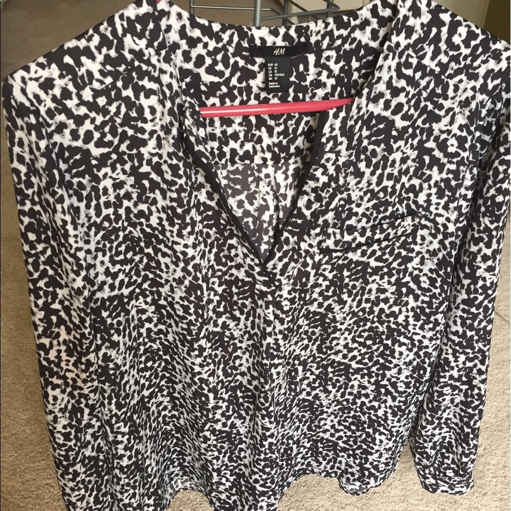 HM black and White  beautiful blouse size 10