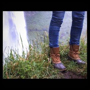 size 9 women's LL BEAN duck boots
