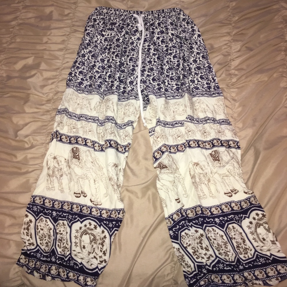 Tribal print flowy Capri pants with 🐘