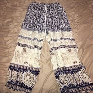 Tribal print flowy Capri pants with 🐘