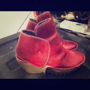 Never worn Fly London boots