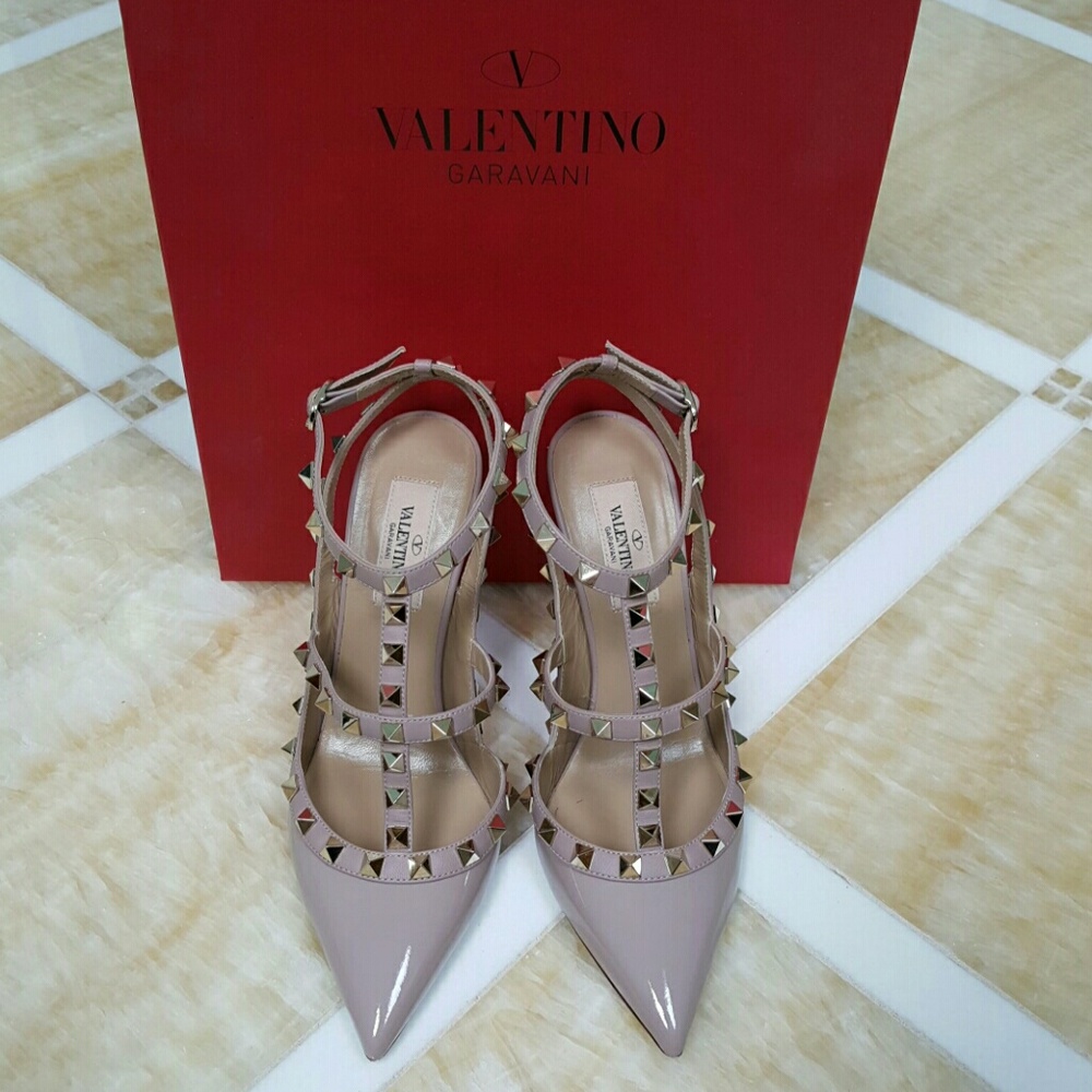 LIKE NEW Valentino Nude Patent Rock Stud Pumps