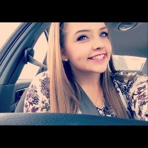 Meet your Posher, Cassandra