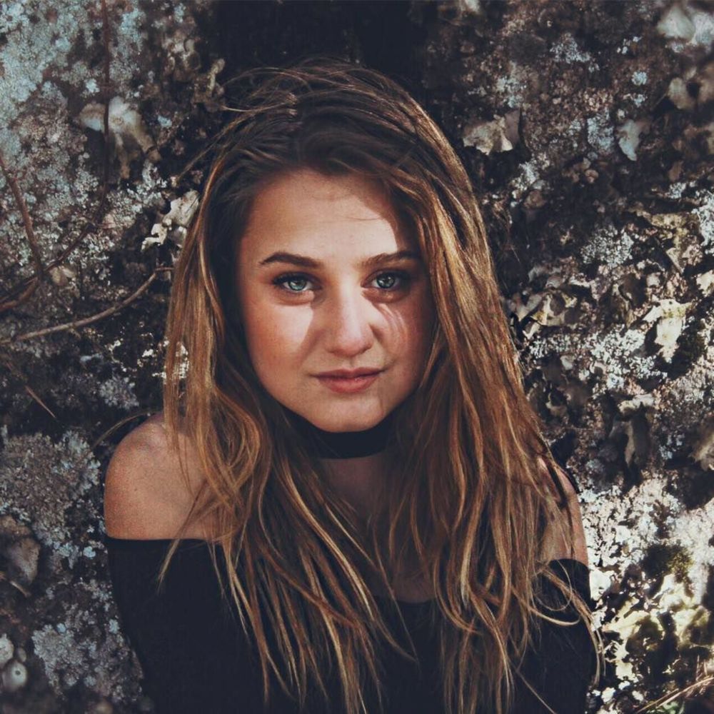 Meet your Posher, Maya