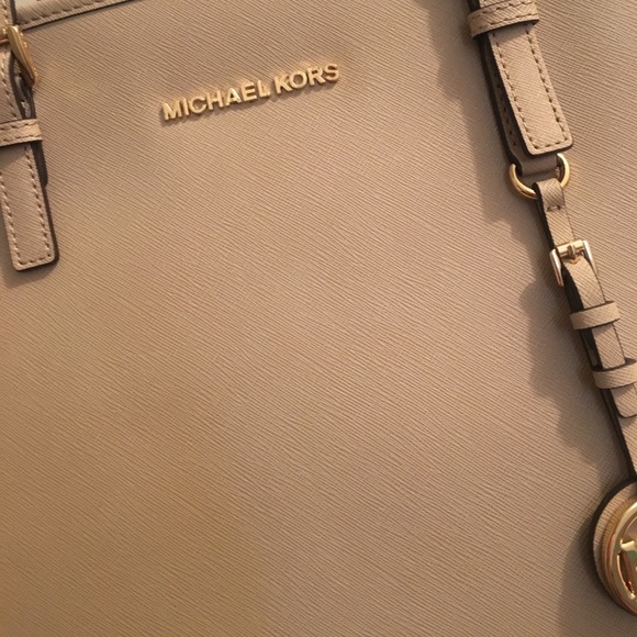 MICHAEL KORS JET SET BAG  BRAND NEW WITH TAGS💗🔥 - Picture 3 of 4