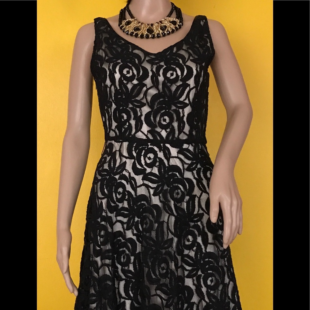 Dress - Picture 2 of 4