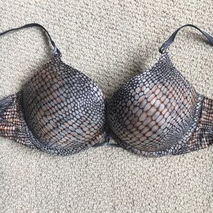 Victoria's Secret Miraculous Plunge Bra