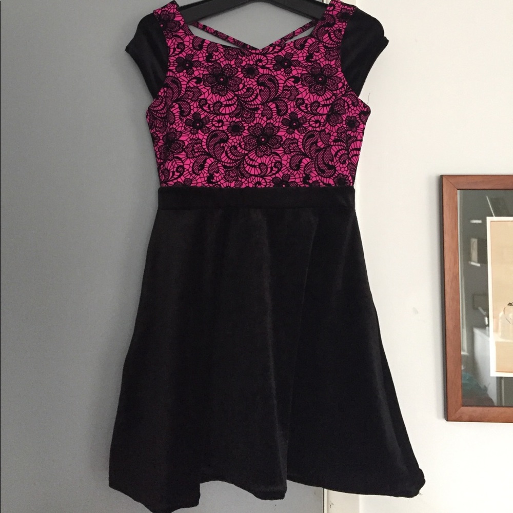 Cute dress!