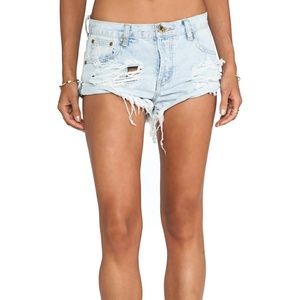 One Teaspoon Bandits cut off shorts in Brando